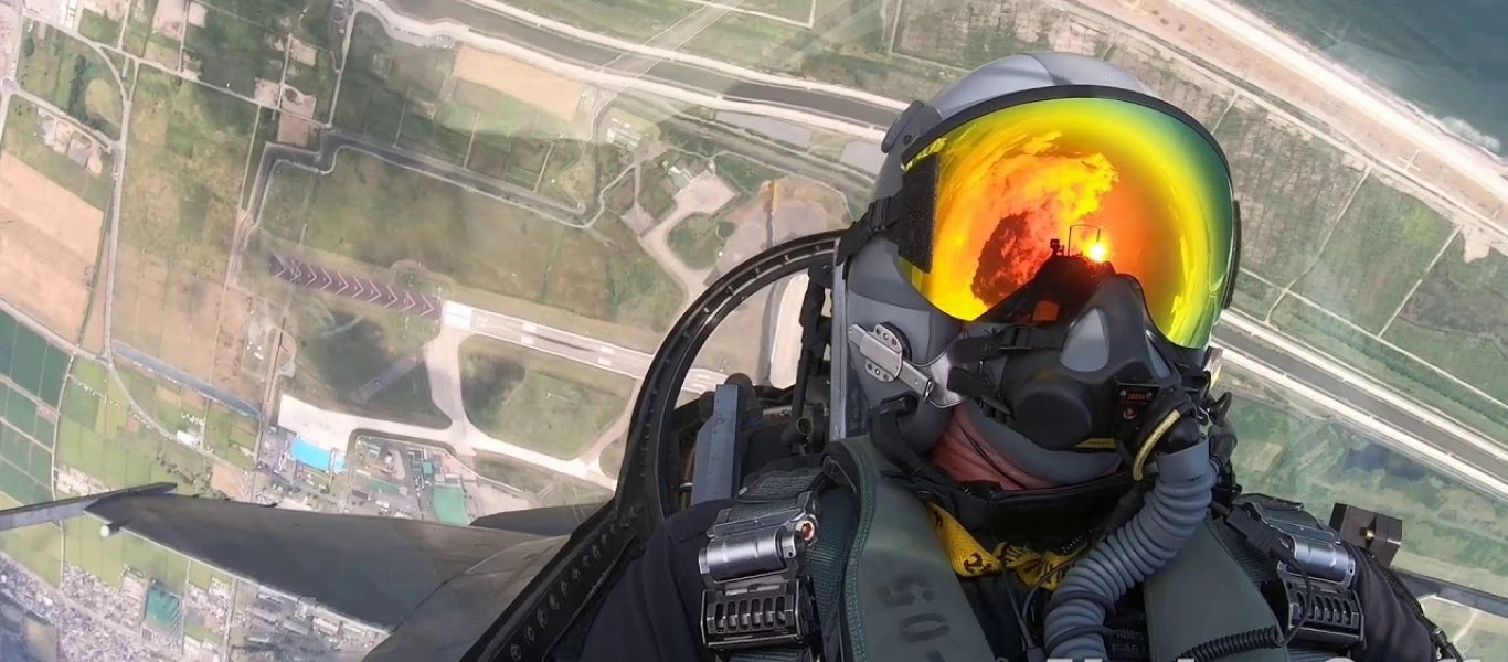 Εκπληκτικά πλάνα από το πιλοτήριο F-16 επιδείξεων της USAF